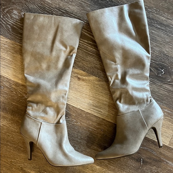 Pesaro Taupe Heeled Boots - Picture 5 of 7